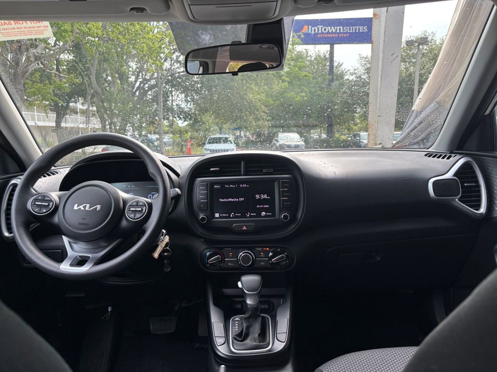 Used 2025 Kia Soul LX w/ LX Technology Package FWD image 31