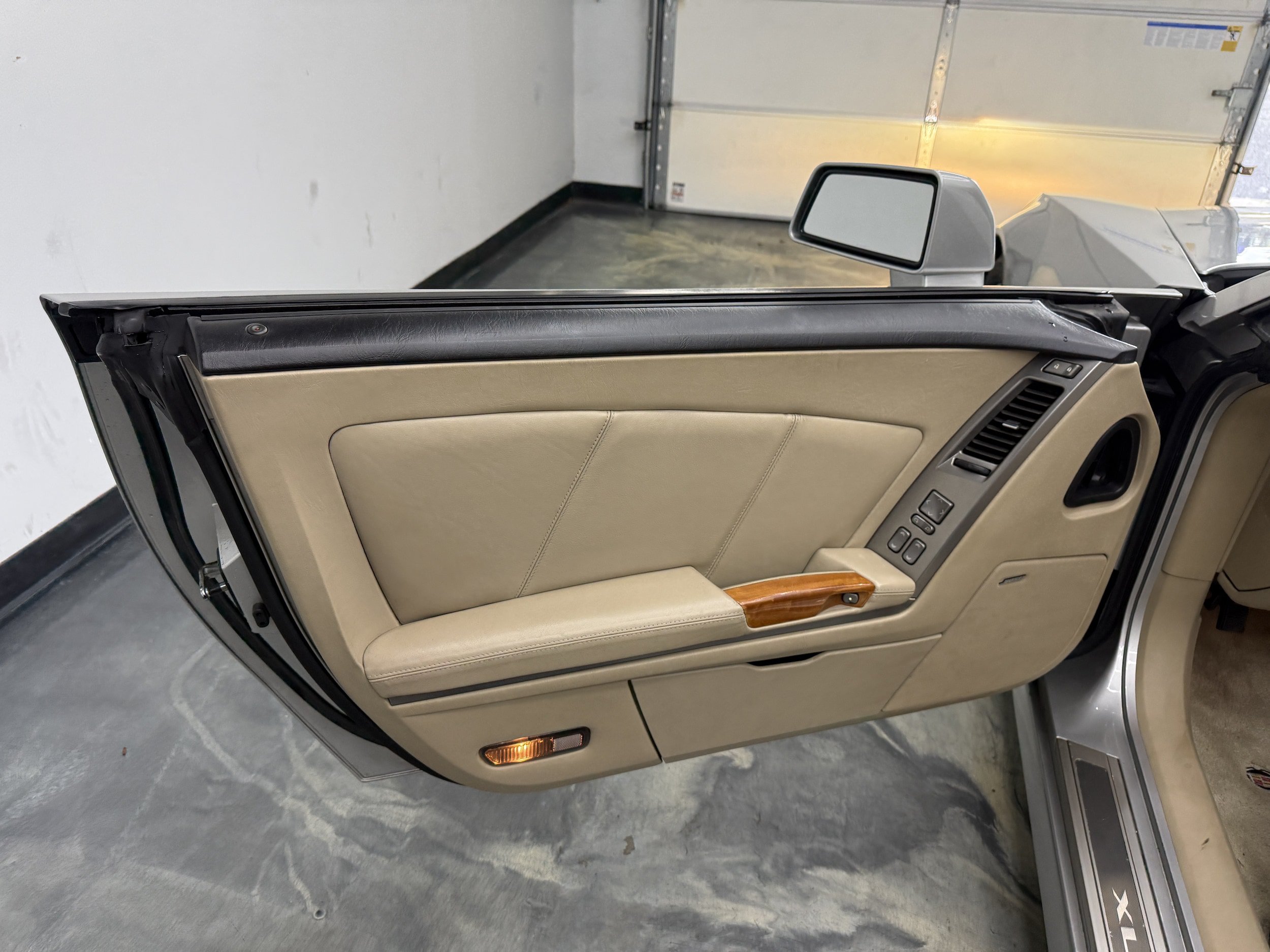 Used 2008 Cadillac XLR RWD image 8