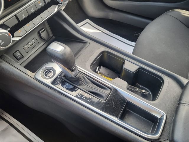 Used 2025 Nissan Sentra SV FWD image 17