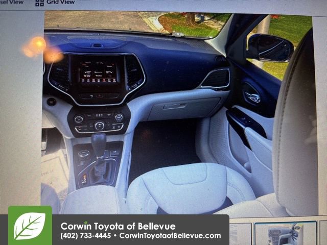 Used 2020 Jeep Cherokee Latitude Plus w/ Cold Weather Group AWD/4WD image 17