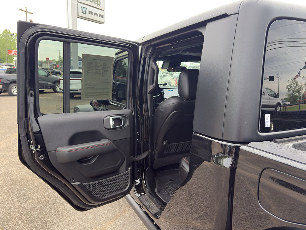 Used 2025 Jeep Gladiator Rubicon w/ Convenience Group image 17