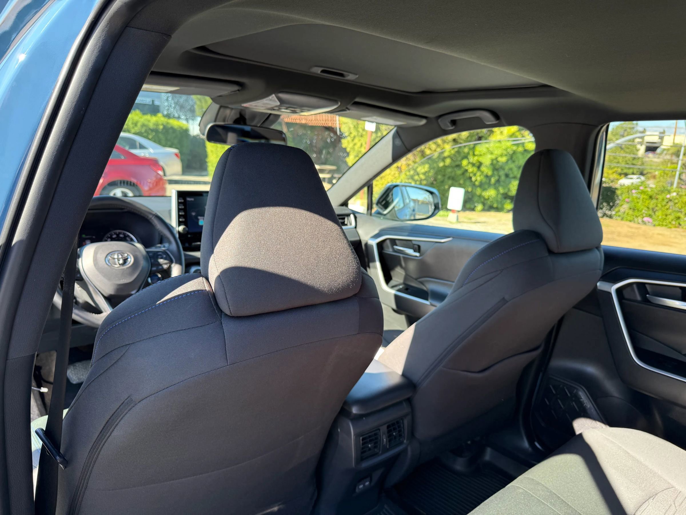 Used 2022 Toyota RAV4 SE w/ Convenience Package image 25