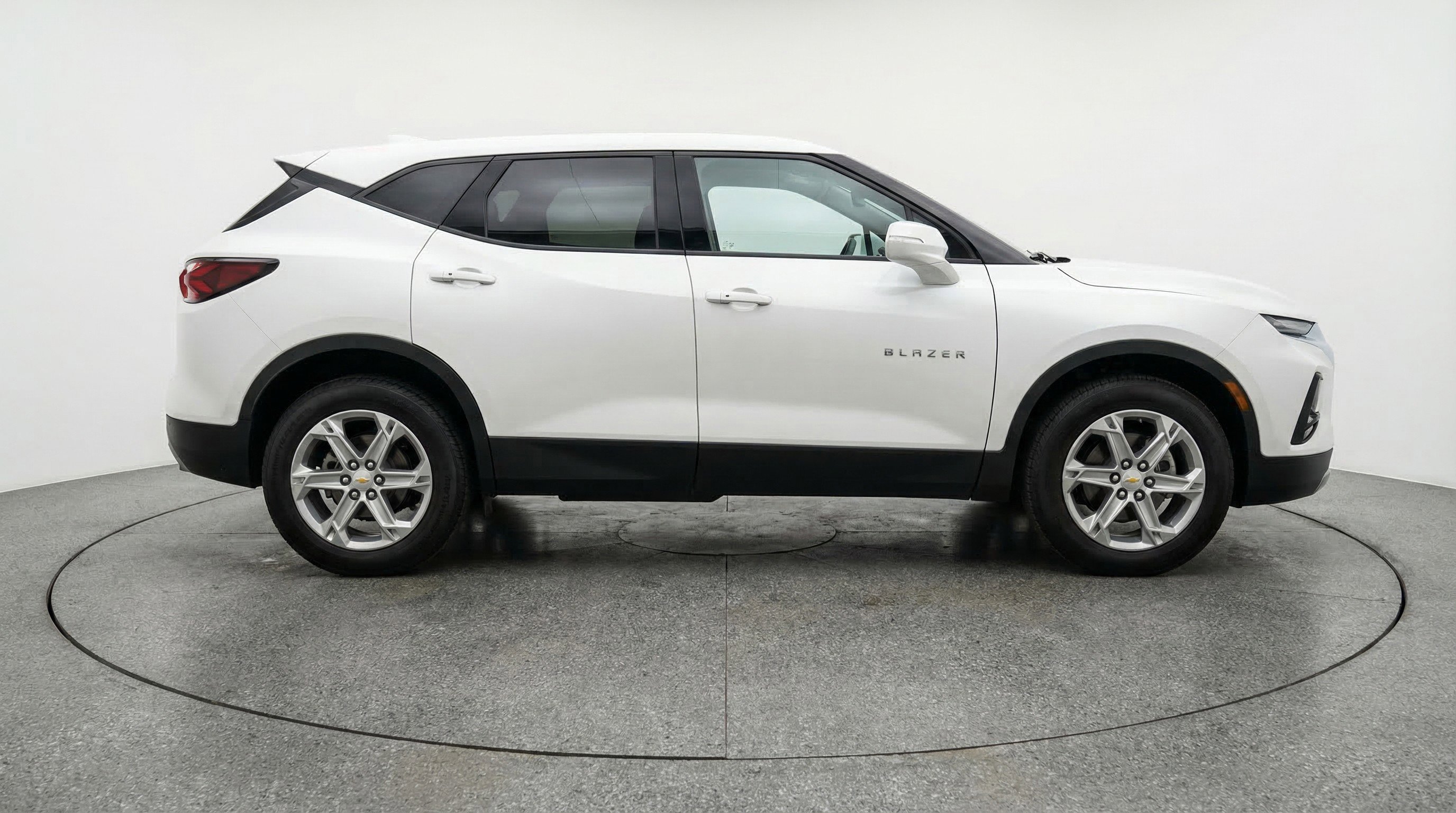 Used 2025 Chevrolet Blazer LT FWD image 11
