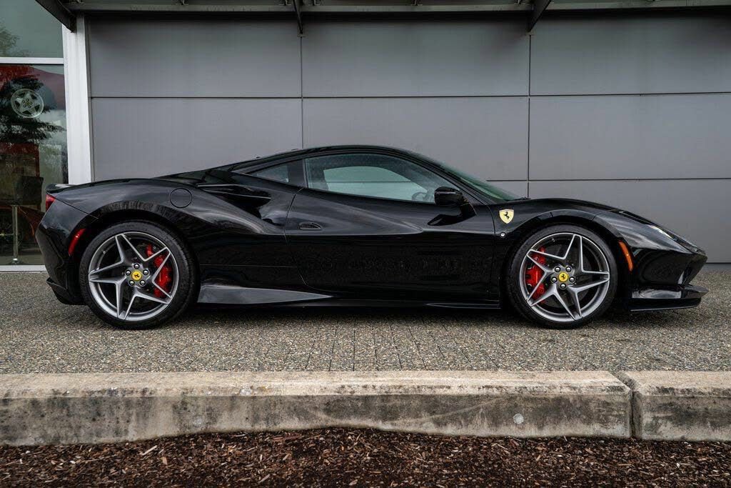 Used 2021 Ferrari F8 Tributo image 3
