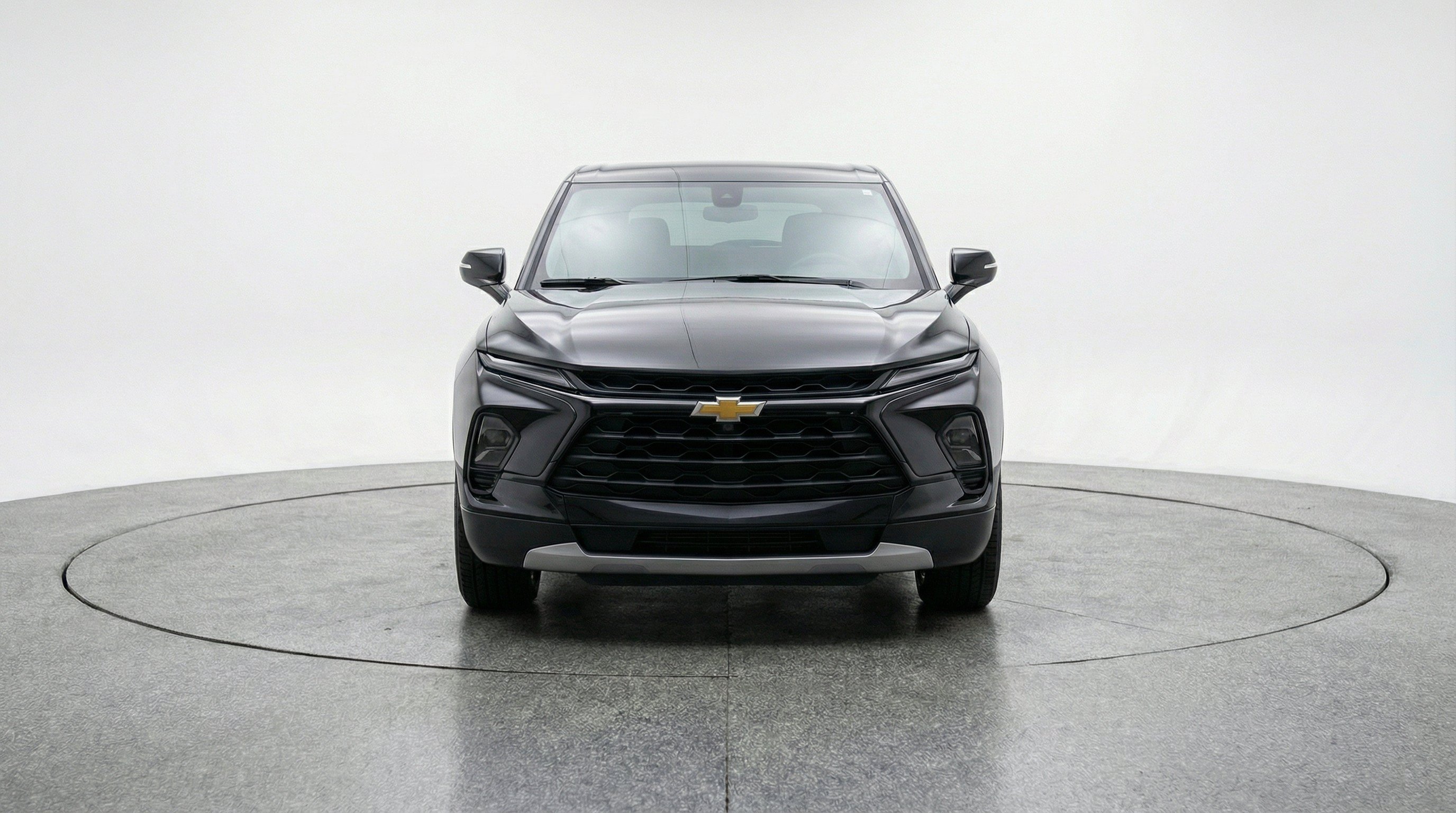 Used 2025 Chevrolet Blazer LT FWD image 2