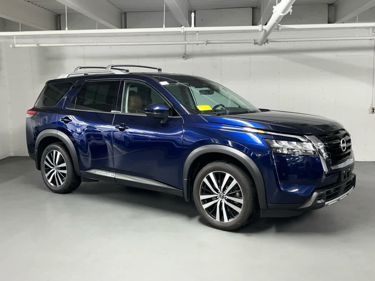 Used 2023 Nissan Pathfinder Platinum image 15
