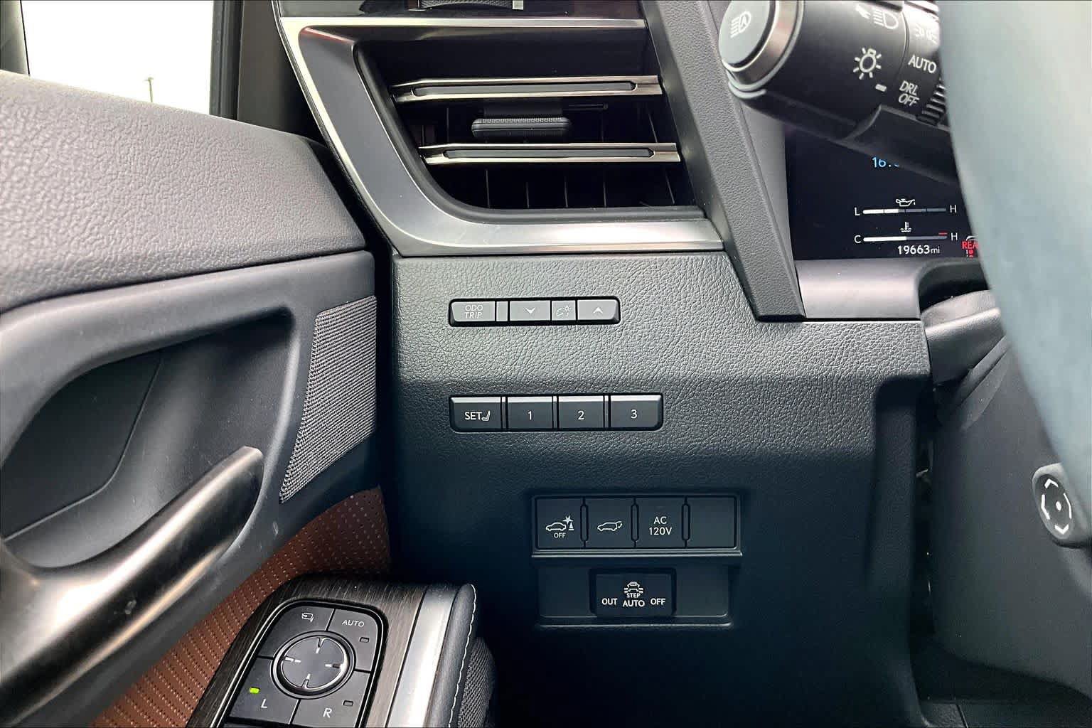 Certified 2024 Lexus GX 550 w/ Accessory Package (Z1) AWD/4WD image 36