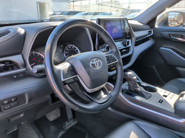 Used 2024 Toyota Highlander XLE image 25