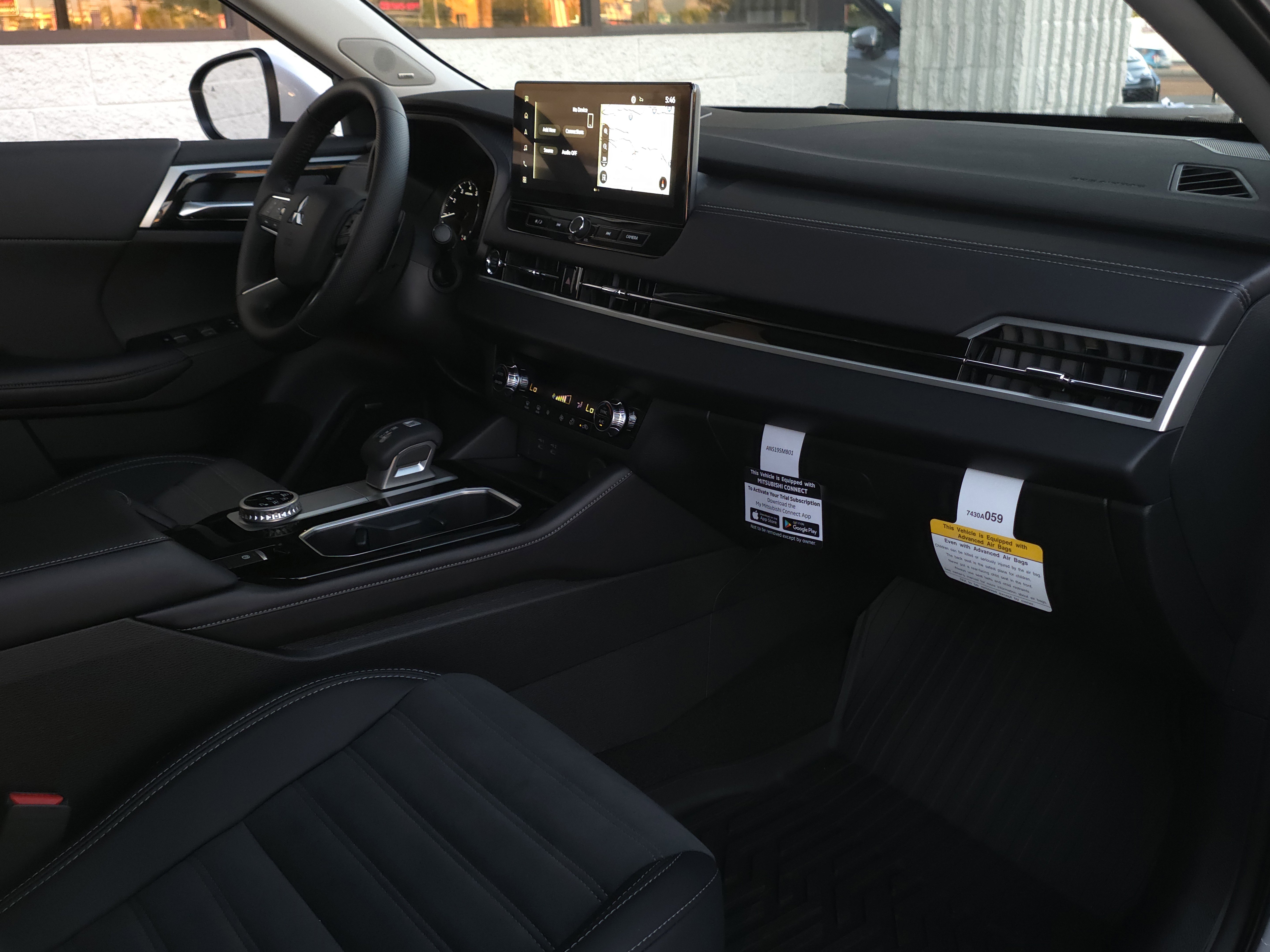 New 2025 Mitsubishi Outlander SE image 28