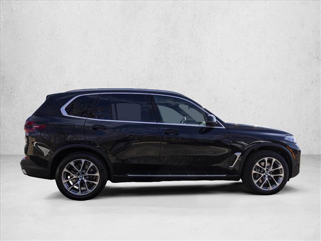 Used 2025 BMW X5 xDrive50e image 4
