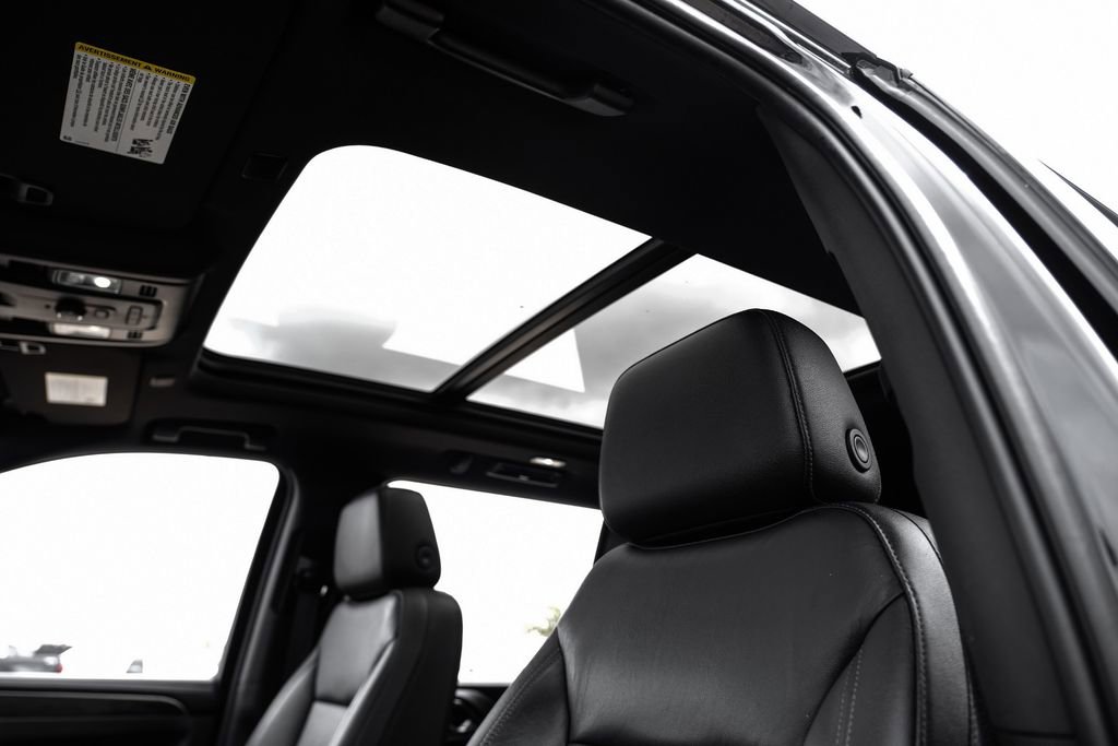 Used 2021 Chevrolet Suburban LT image 4