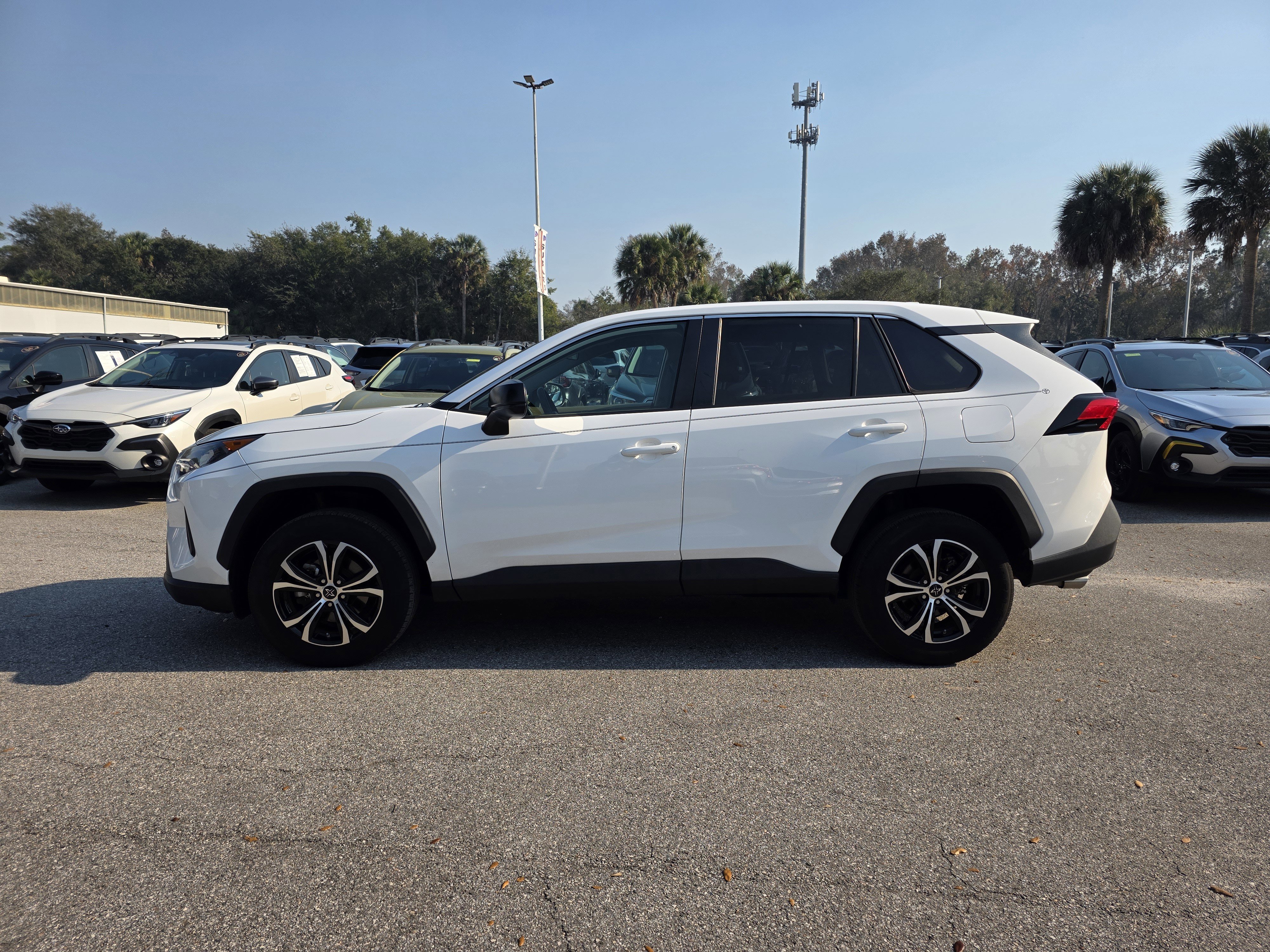 Used 2022 Toyota RAV4 LE image 5