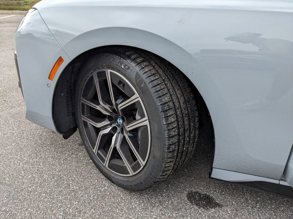 Used 2025 BMW 740i image 31