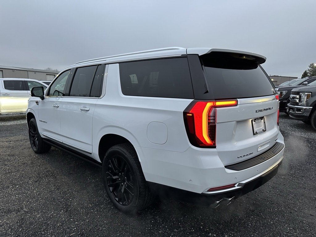 Used 2025 GMC Yukon XL Denali w/ Sun & Power Step Package image 8