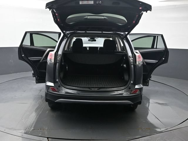 Used 2018 Toyota RAV4 XLE AWD/4WD image 49