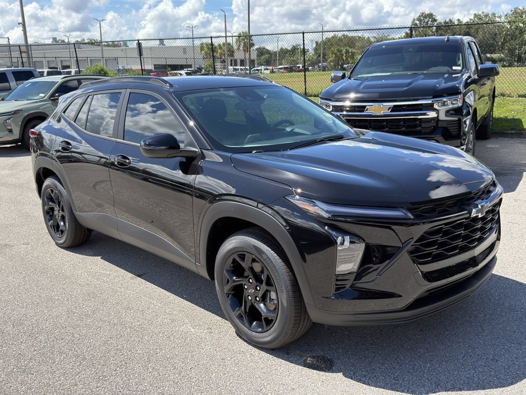 New 2026 Chevrolet Trax LT w/ Driver Confidence Package FWD image 2