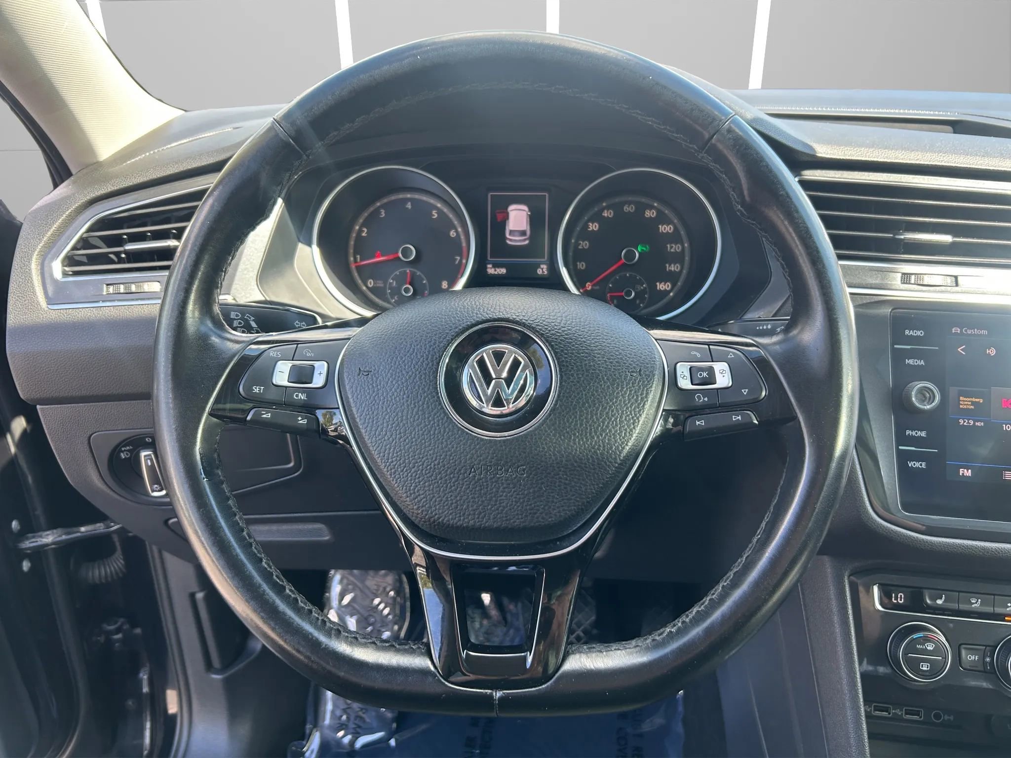 Used 2018 Volkswagen Tiguan SE AWD/4WD image 21