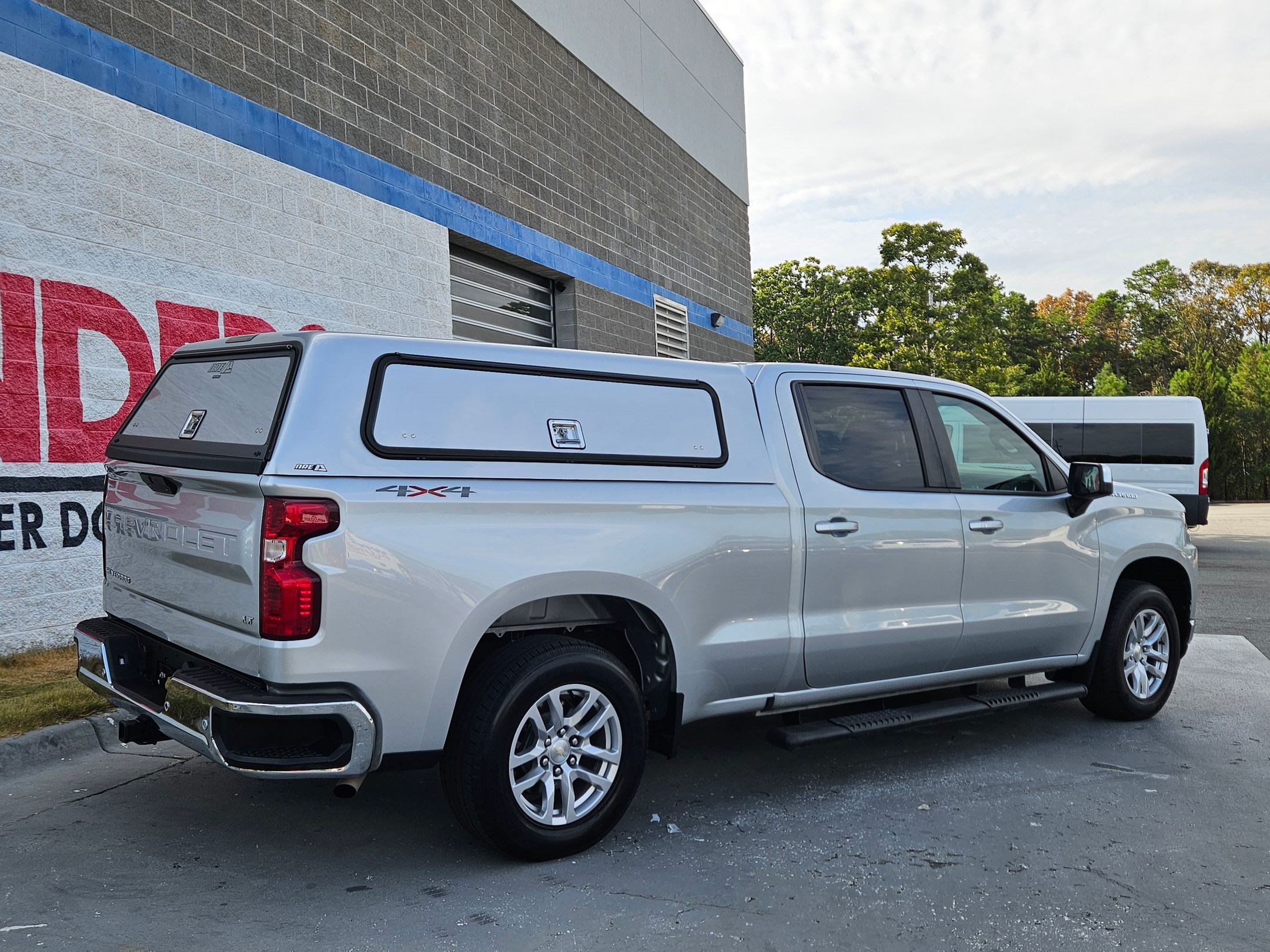 Used 2021 Chevrolet Silverado 1500 LT w/ Safety Package II AWD/4WD image 7