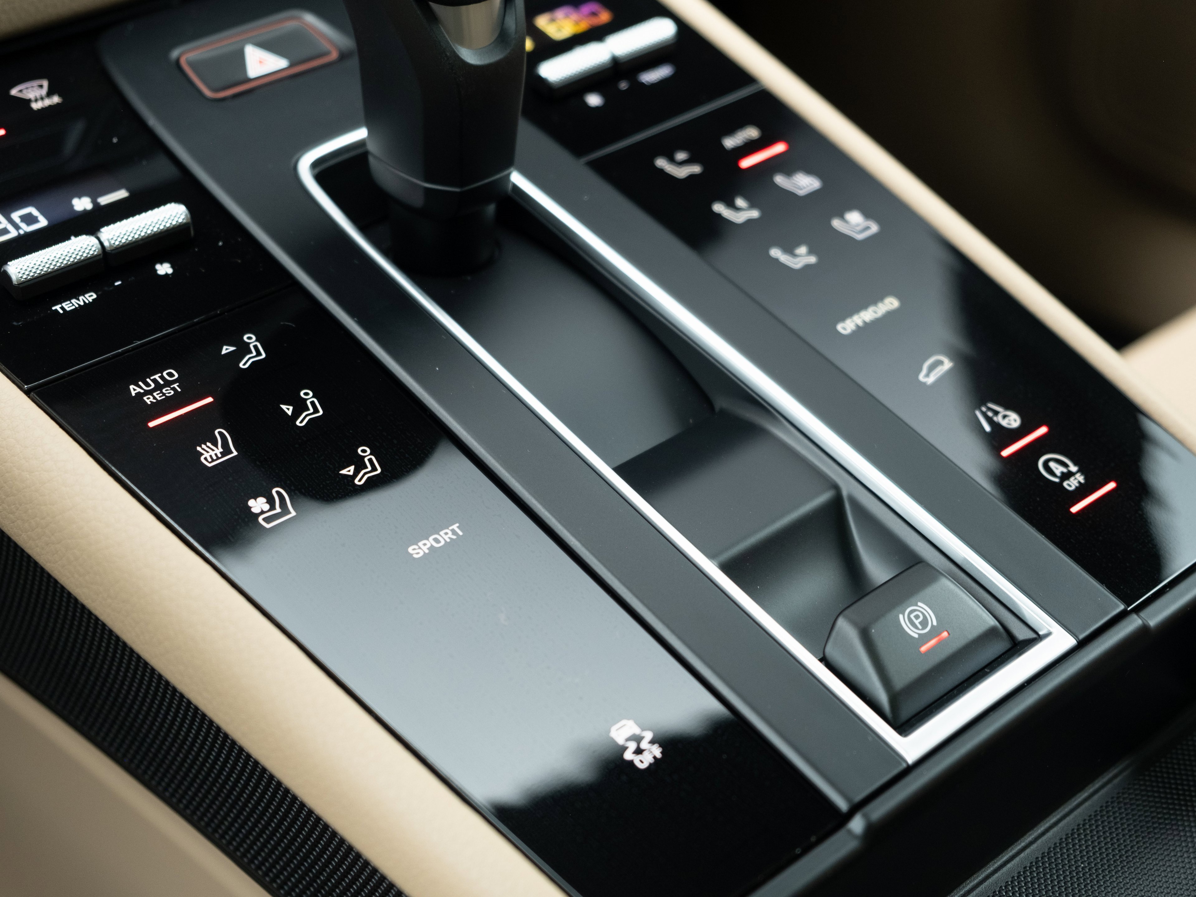 Certified 2025 Porsche Macan image 24