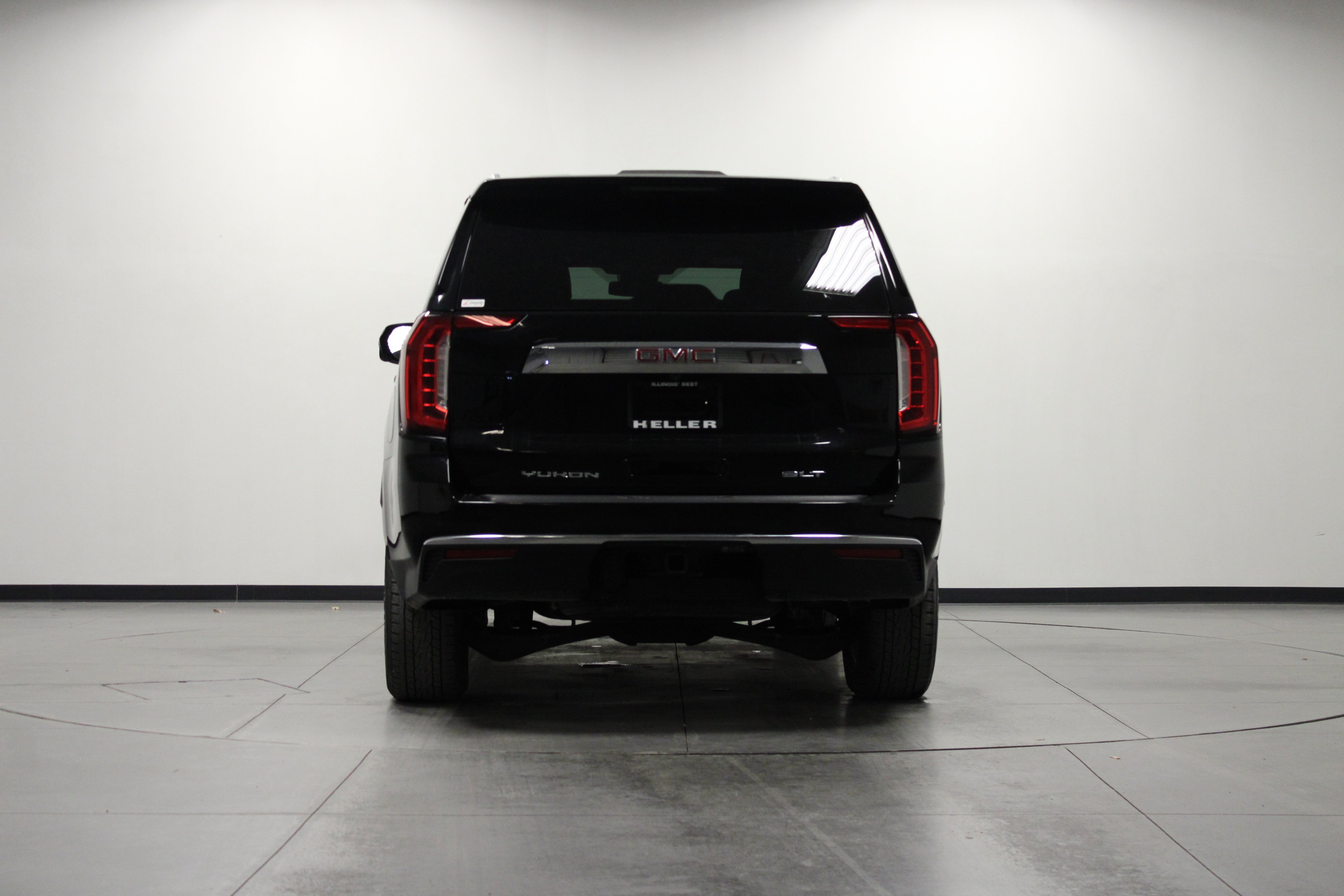 Used 2024 GMC Yukon SLT w/ SLT Luxury Package AWD/4WD image 5