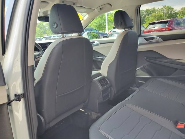 Used 2025 Volkswagen Taos SE AWD/4WD image 9