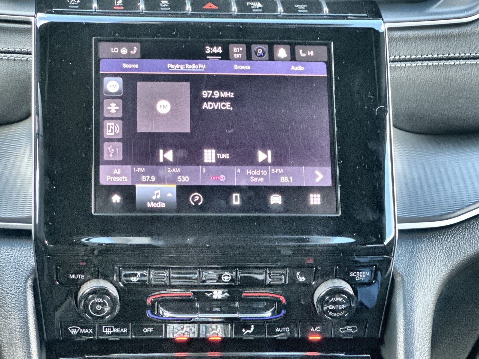 New 2025 Jeep Grand Cherokee L Laredo w/ Luxury Tech Group I AWD/4WD image 18