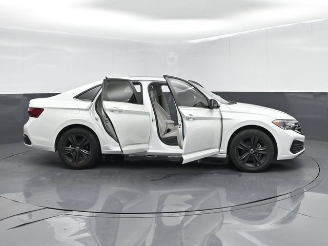 Used 2024 Volkswagen Jetta SE FWD image 66