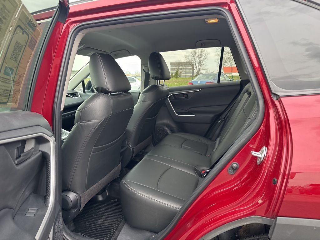 Used 2020 Toyota RAV4 LE w/ All Weather Liner Package AWD/4WD image 34