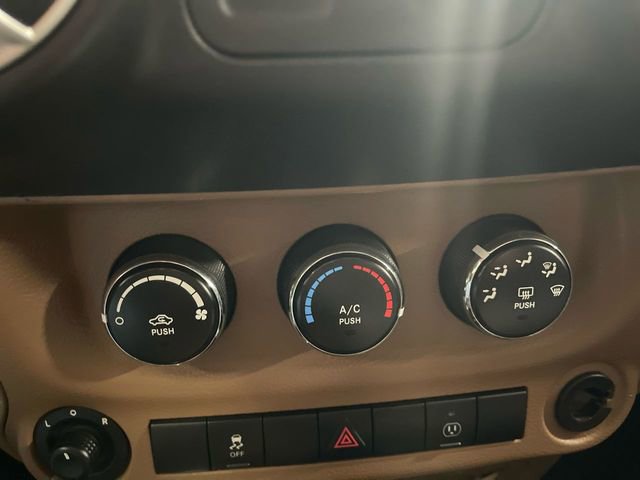 Used 2013 Jeep Wrangler Rubicon w/ PWR Convenience Group AWD/4WD image 19