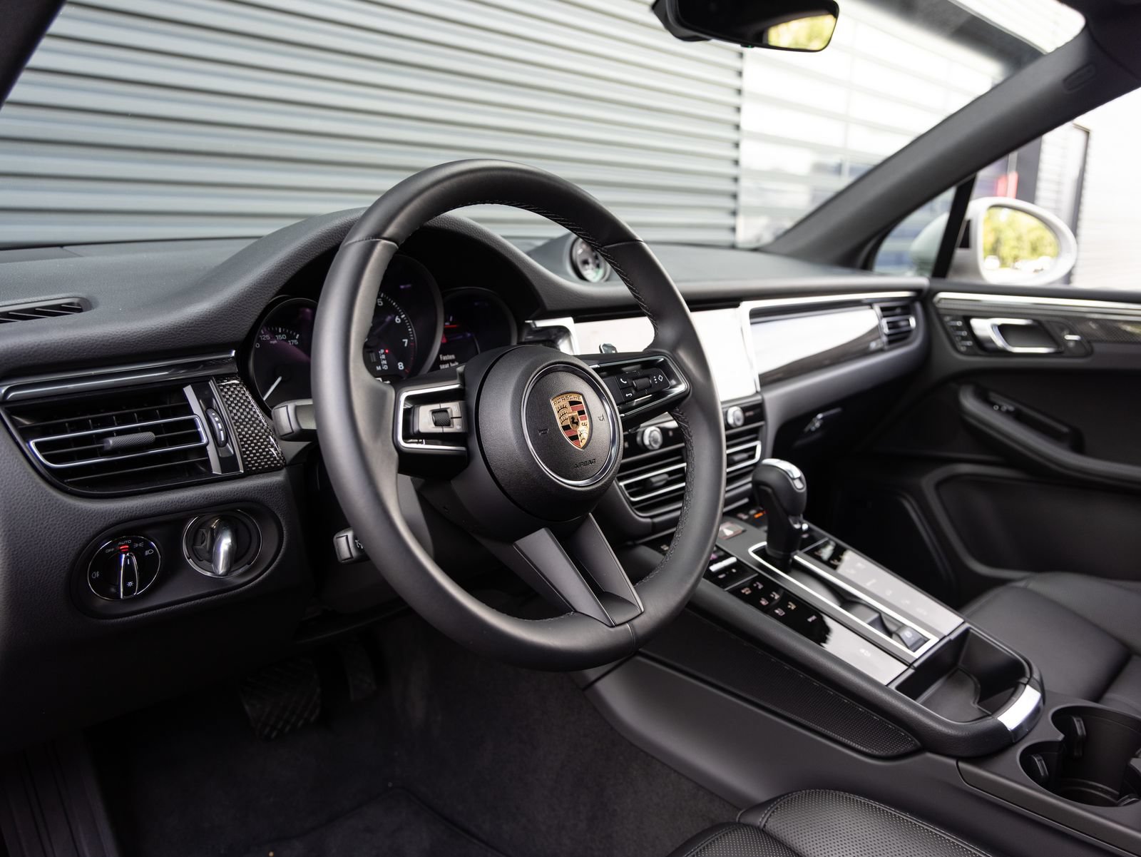 New 2025 Porsche Macan AWD/4WD image 4