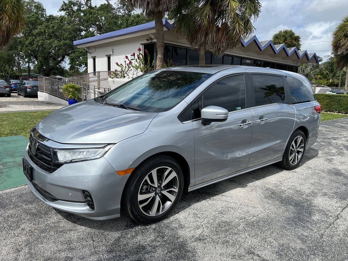 Used 2024 Honda Odyssey Touring image 2