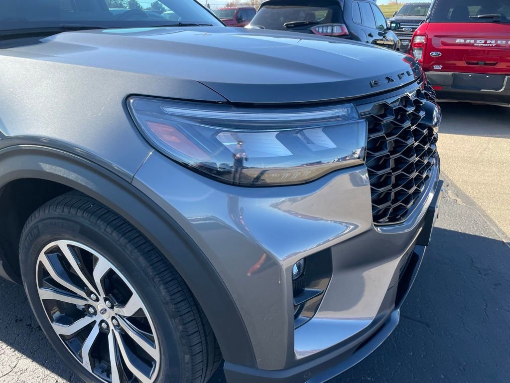 Used 2025 Ford Explorer ST-Line AWD/4WD image 30