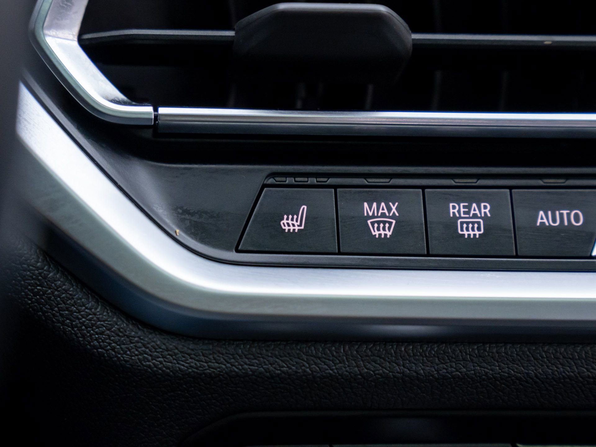 Certified 2022 BMW 330i xDrive Sedan w/ M Sport Package image 27