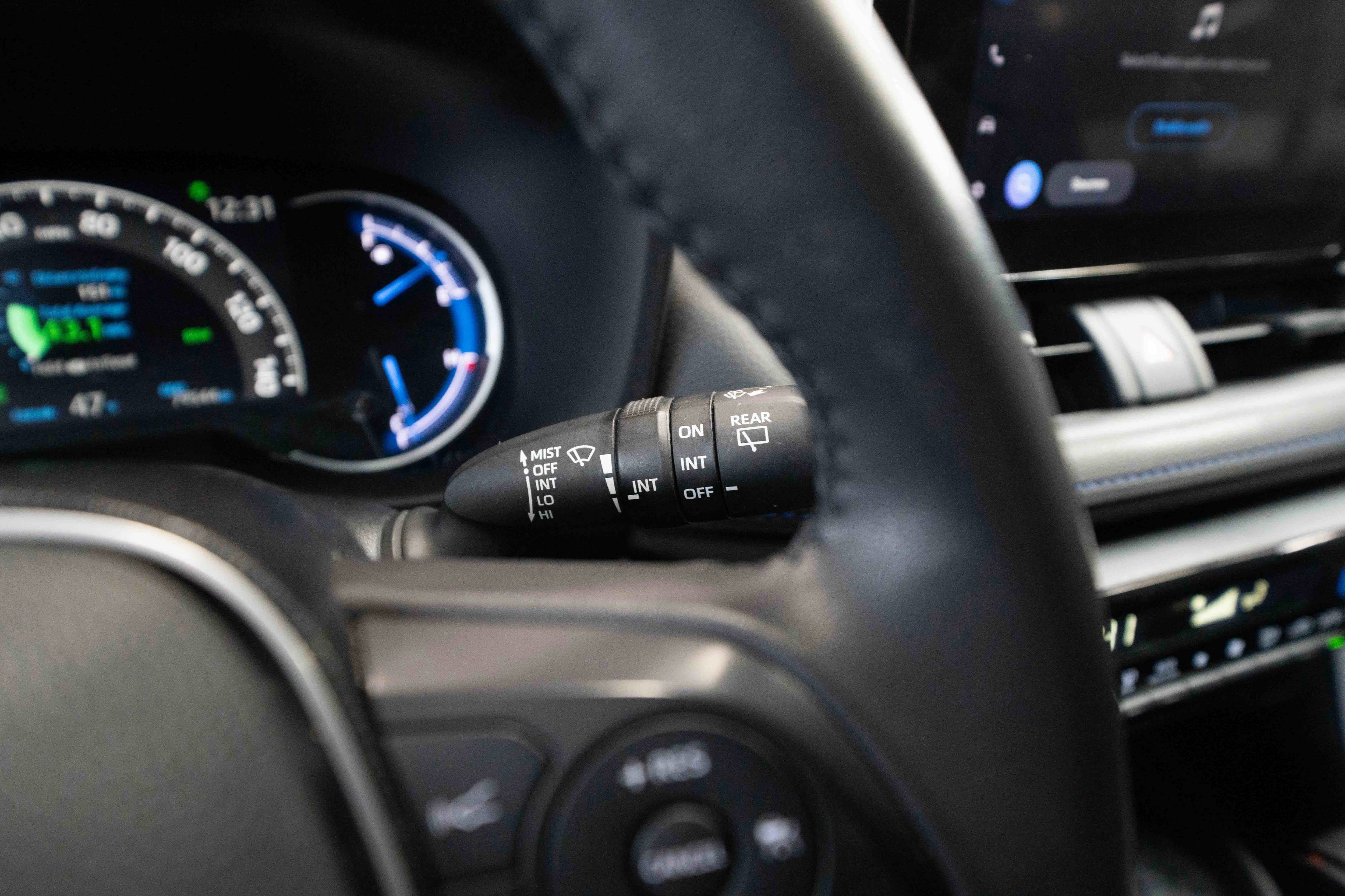 Used 2023 Toyota RAV4 SE image 14