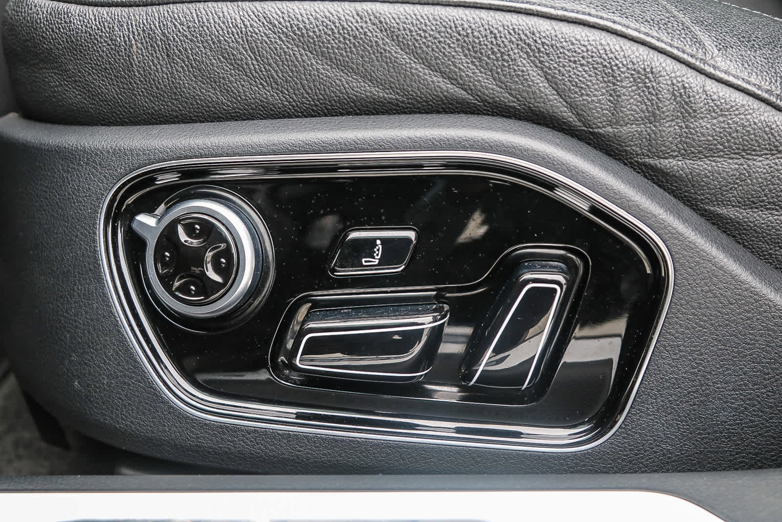 Used 2017 Audi A8 L 3.0T w/ Executive Package image 23