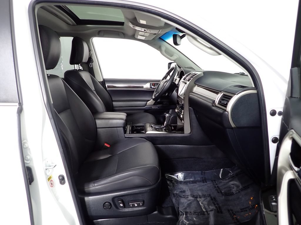 Used 2018 Lexus GX 460 w/ Preferred Accessory Package AWD/4WD image 40