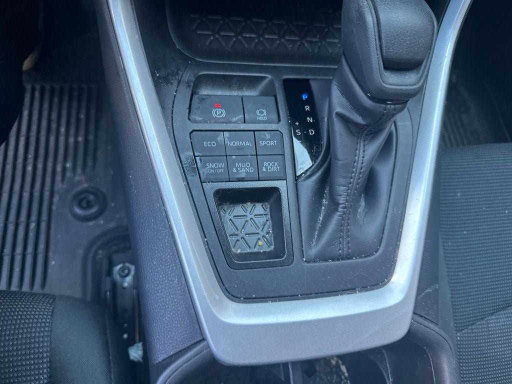 Used 2023 Toyota RAV4 LE AWD/4WD image 12