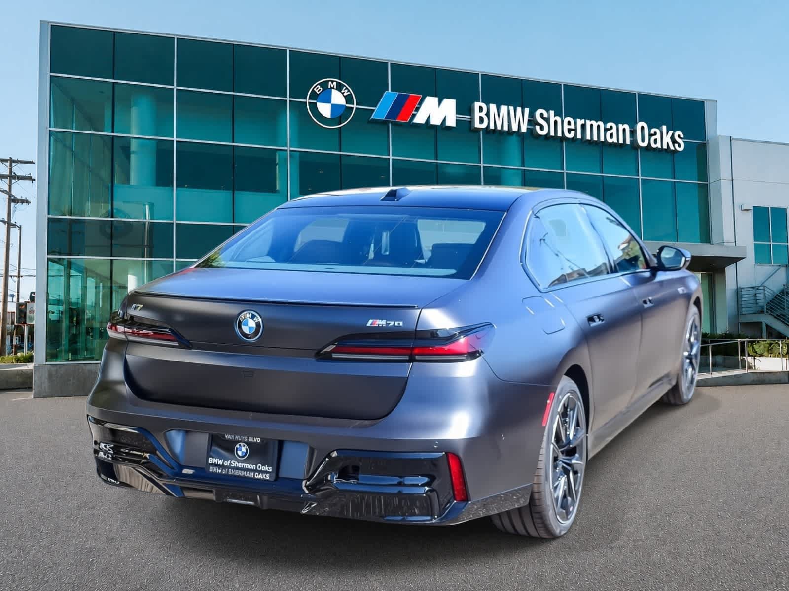 New 2026 BMW i7 M70 AWD/4WD image 4