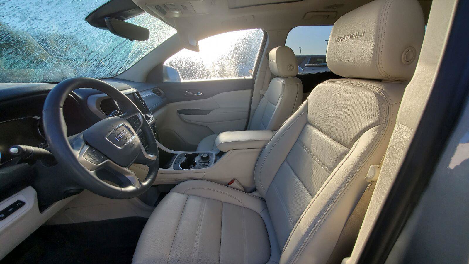 Used 2023 GMC Acadia Denali w/ Denali Technology Package AWD/4WD image 3