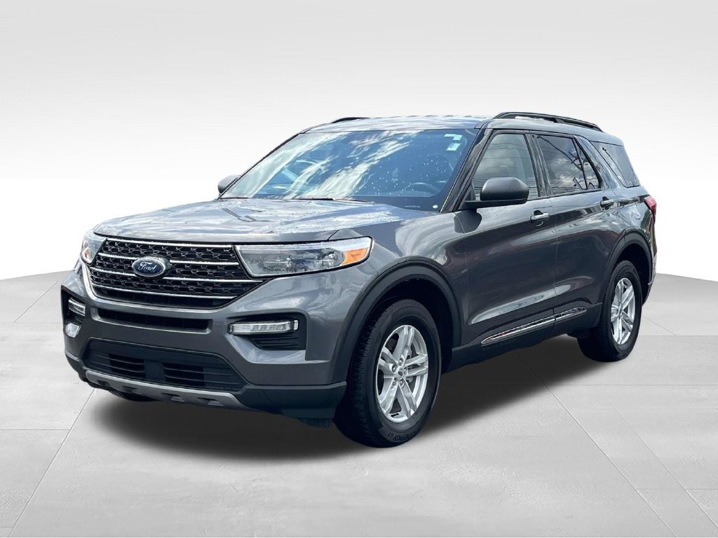 Used 2023 Ford Explorer XLT w/ Equipment Group 202A AWD/4WD image 3