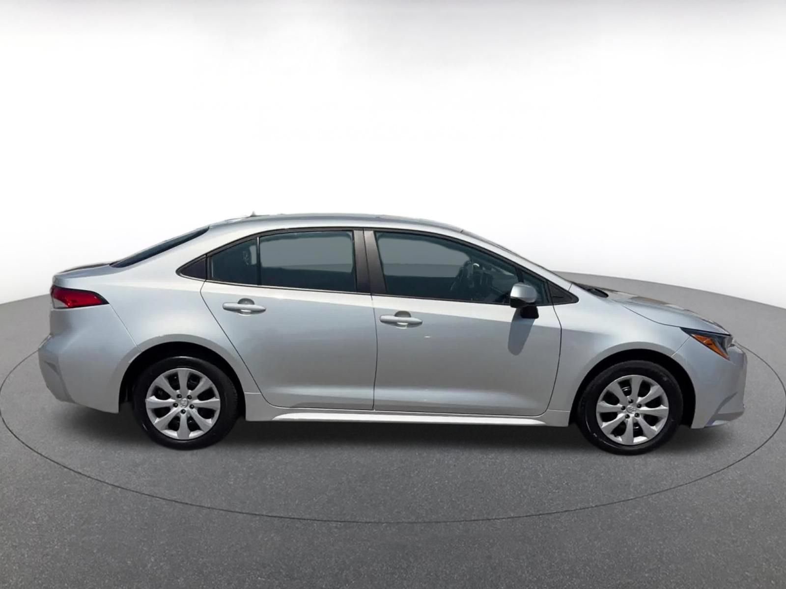 Used 2025 Toyota Corolla LE FWD image 16
