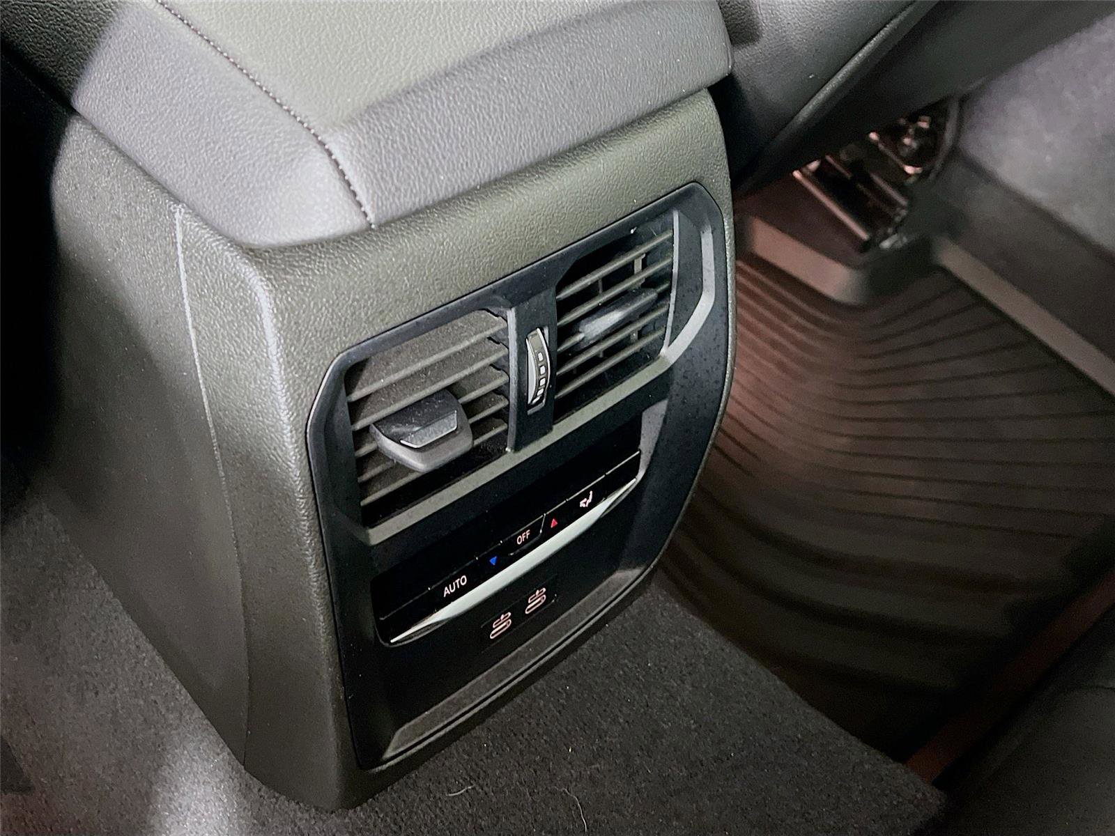 Used 2024 BMW 330i xDrive Sedan w/ Premium Package image 25