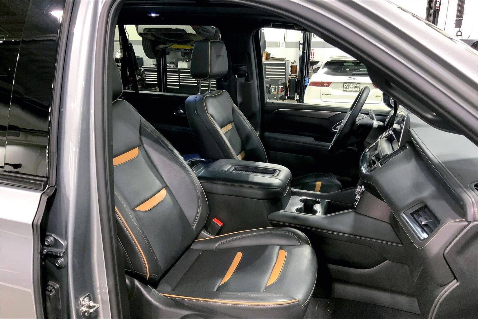 Used 2023 GMC Yukon XL AT4 image 8