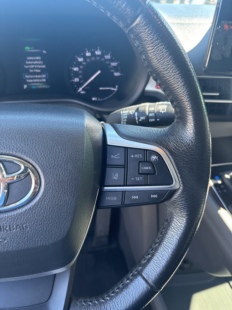 Used 2022 Toyota Sienna XLE image 18