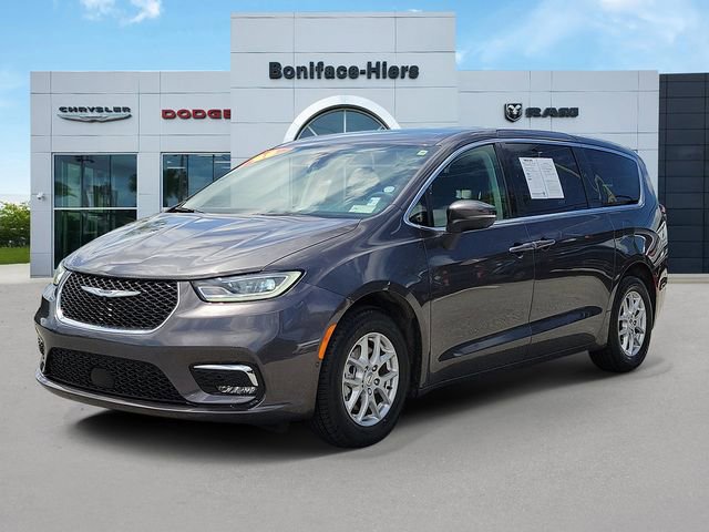 Used 2023 Chrysler Pacifica Touring-L w/ Uconnect Theater Family Group image 3