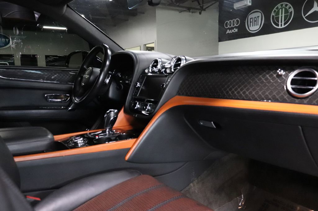Used 2020 Bentley Bentayga Design Series image 28