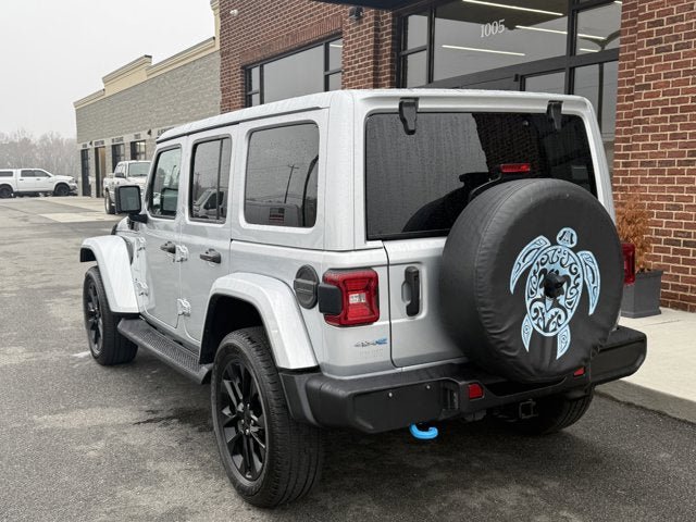 Used 2023 Jeep Wrangler Sahara w/ Cold Weather Group AWD/4WD image 4