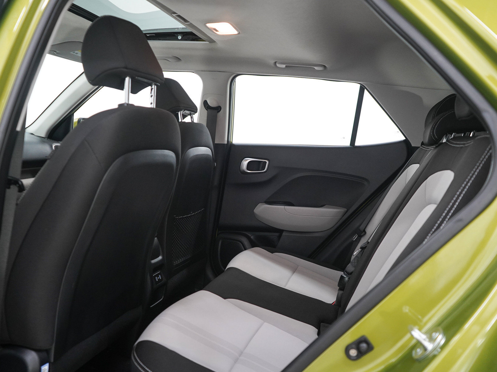 Used 2024 Hyundai Venue SEL FWD image 17