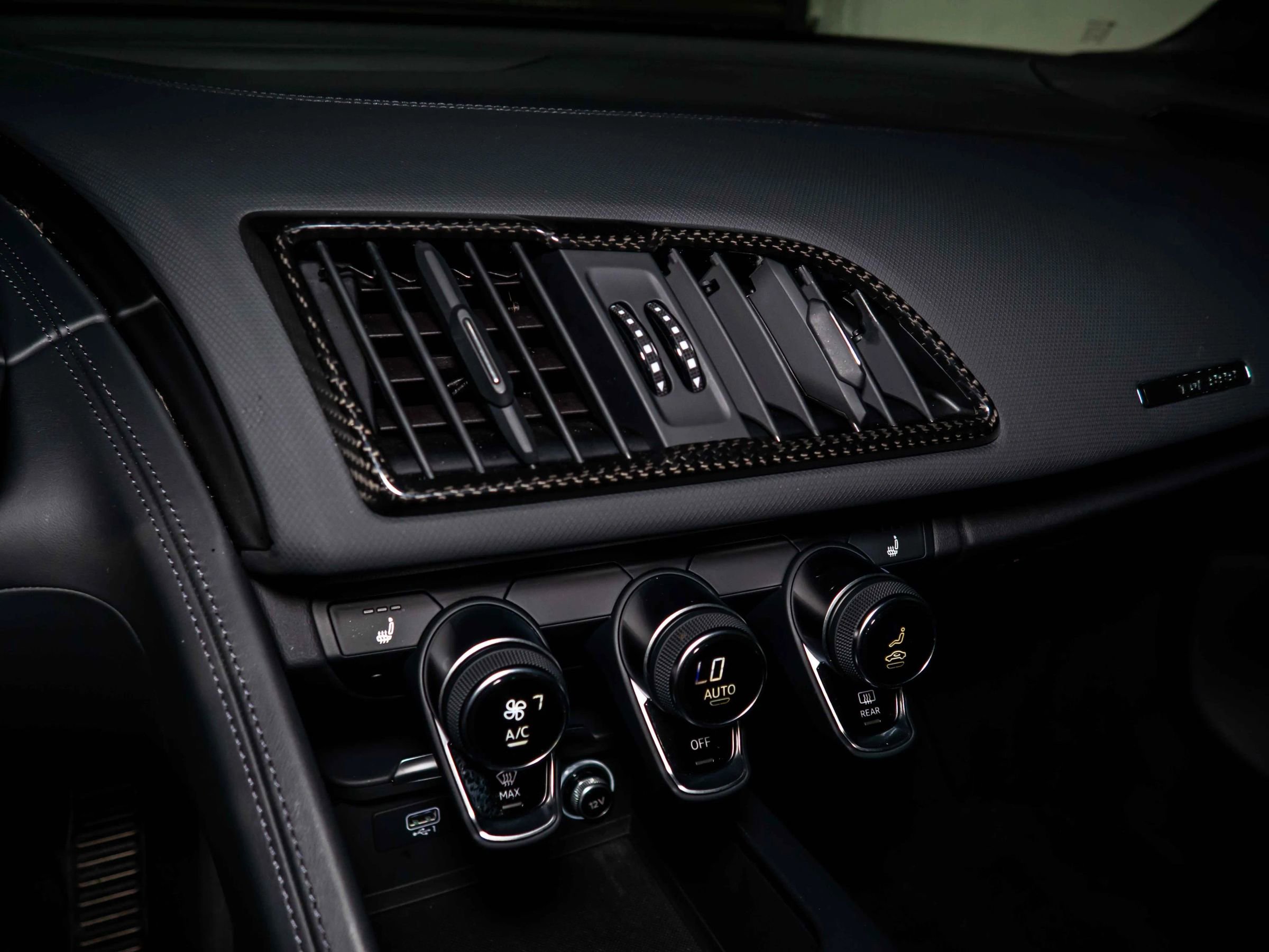 Used 2018 Audi R8 V10 w/ Premium Package image 26