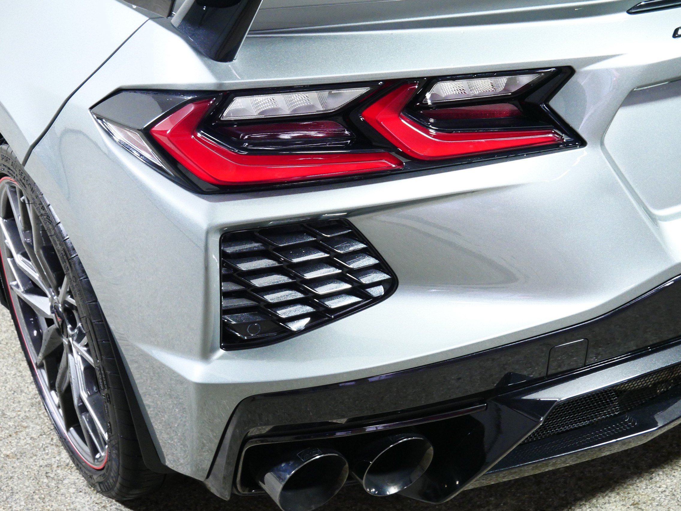 Used 2024 Chevrolet Corvette Stingray Coupe w/ 1LT RWD image 17
